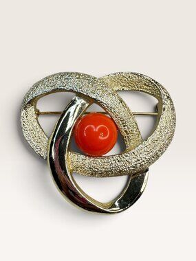 Sarah Coventry 1970s Gold Tone Orange Acrylic Atomic Orbit Swirl Brooch 1.79"